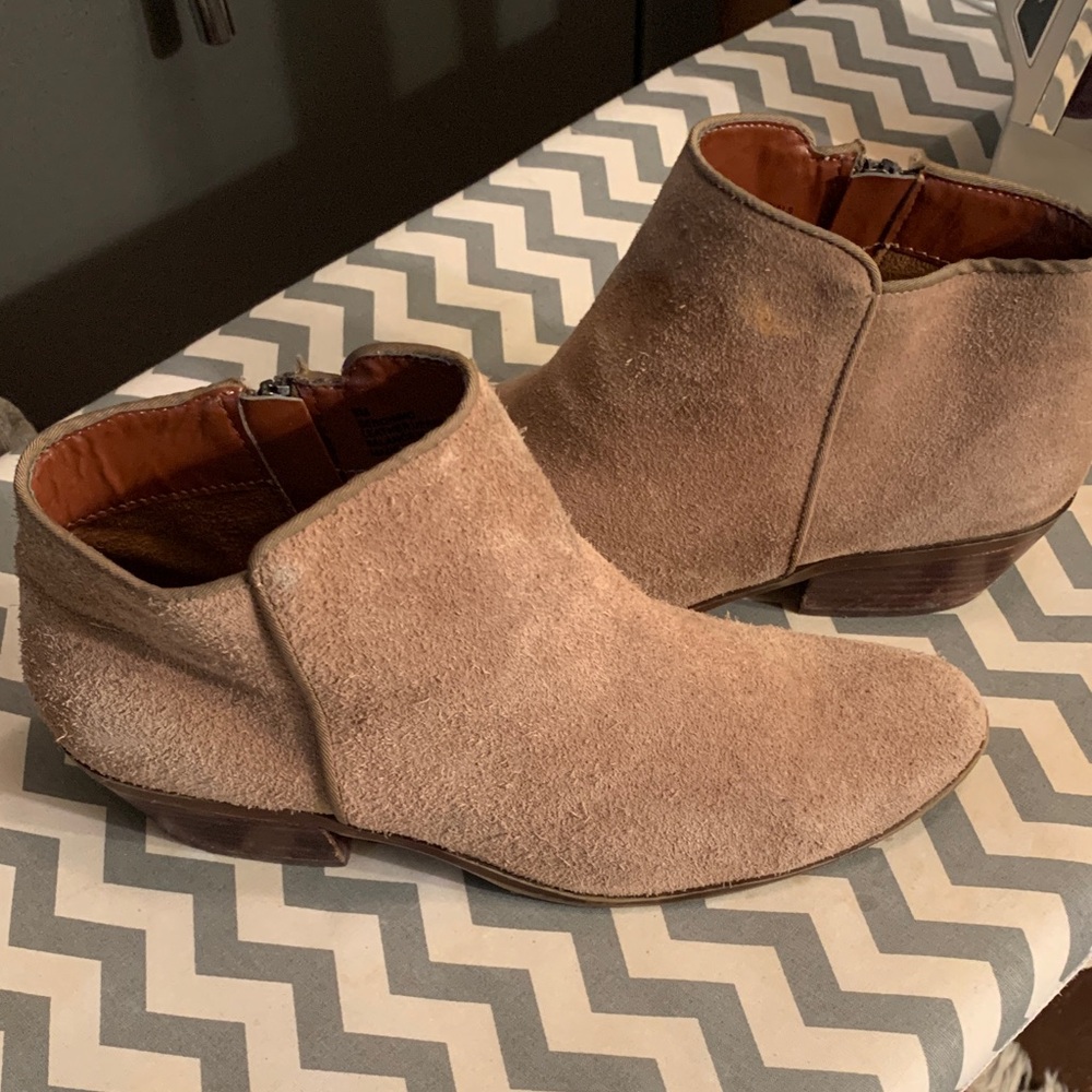 Suede boots